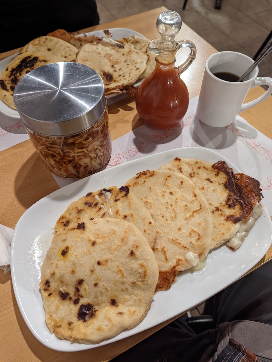 Desayuno / Déjeuner/ Breakfast